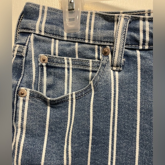 GAP Denim Mom Jean Shorts white Stripes Size 10/30 - Picture 8 of 12